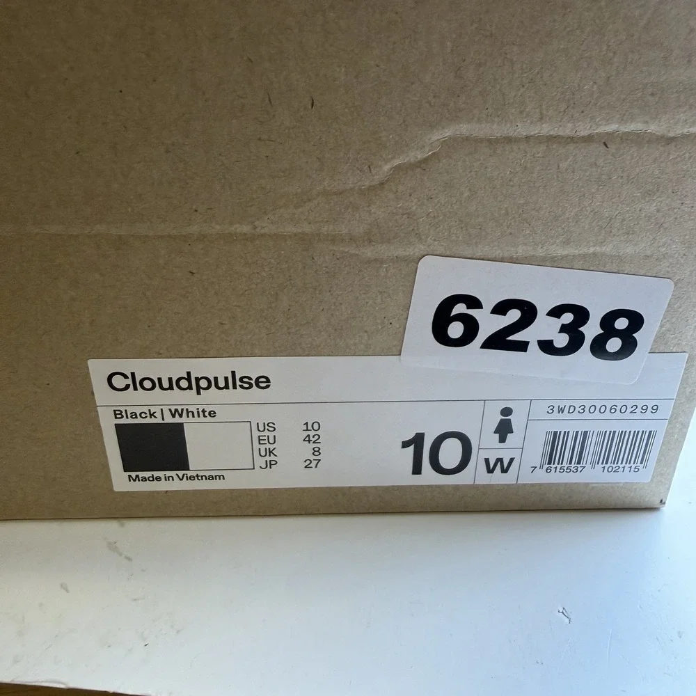 On‎ Women's Cloudpulse Sneakers Size 10 Black and White New
